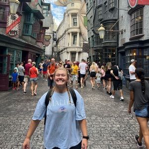 Meet your Posher, Alicia